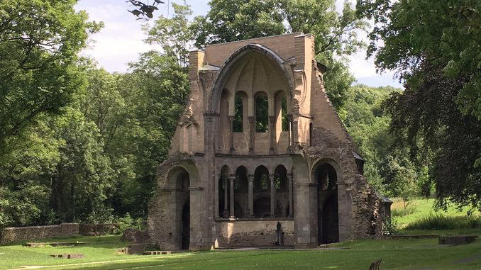 Ruina del coro medieval, Monasterio de Heisterbach, Siebengebirge, Königswinter